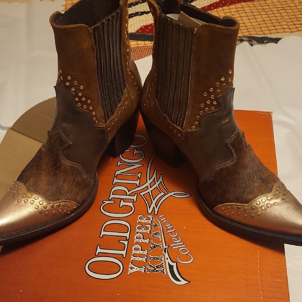 Stylish Brown and Gold Ankle Booties - Picture 12 of 15